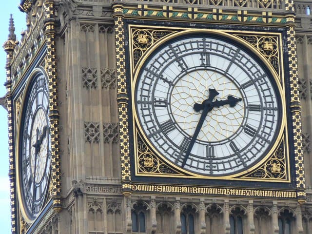 Westminster clock face using IV for four